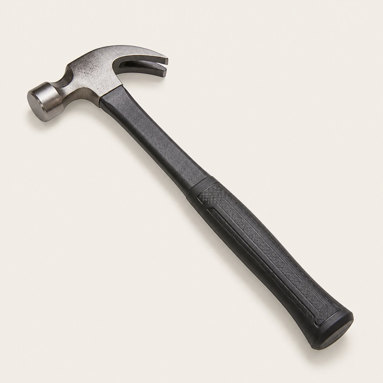 Martillo de una 16 oz: Mango de fibra y cabeza forjada.